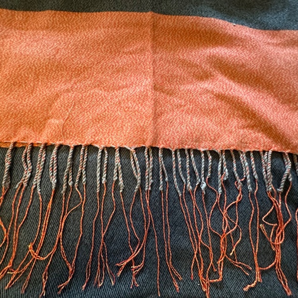Woman’s GAP Scarf - Picture 5 of 8
